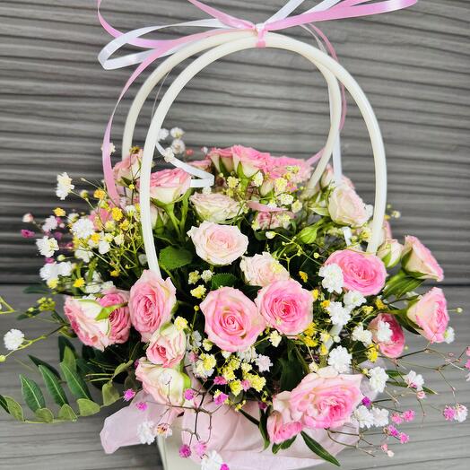 Mother s Day arrangement in a M size handbag made of pink spray roses