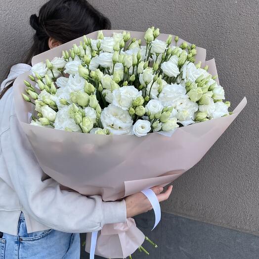 Bouquet of white eustoma