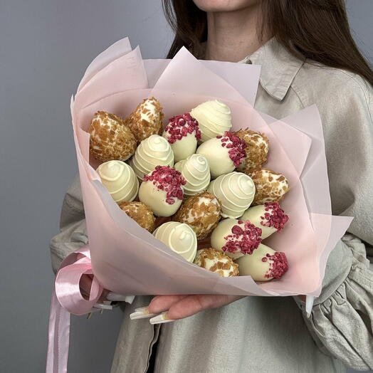 Bouquet of chocolate-covered strawberries