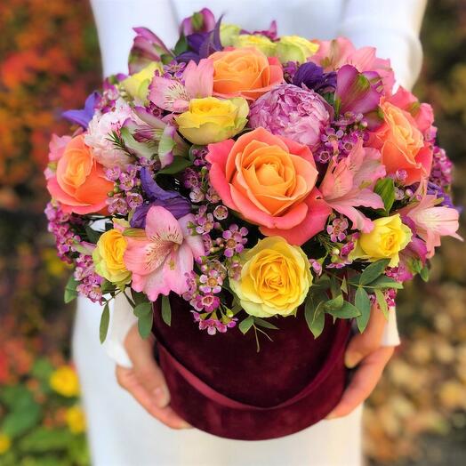 Flower arrangemt in the velvet box