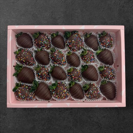 Dark Chocolate Dipped Strawberries Gift Box - 24