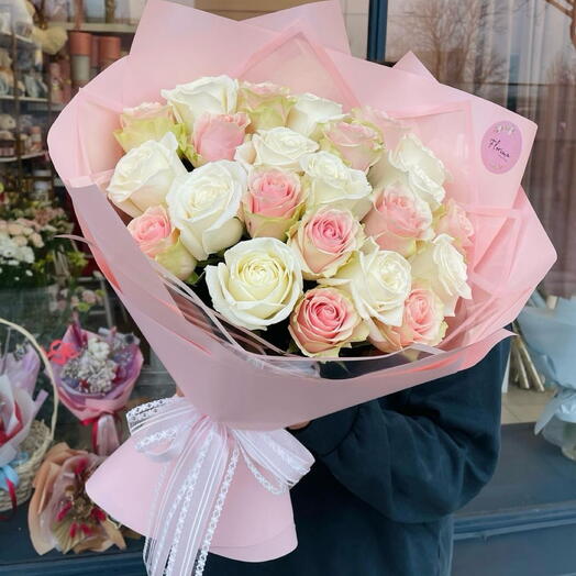 White and pink roses 25pcs