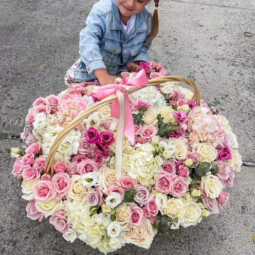Basket I love you ( spray roses white, pink spray roses, hydrangeas white/pink, pink lisianthus, eucalyptus , white roses)