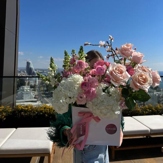 Box with hydrangea, garden roses, mattiola