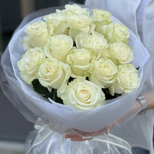 15 white roses