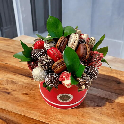 Gift Set with Chocolate Covered Fruits   Macarons