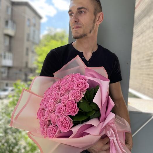 25 pink roses