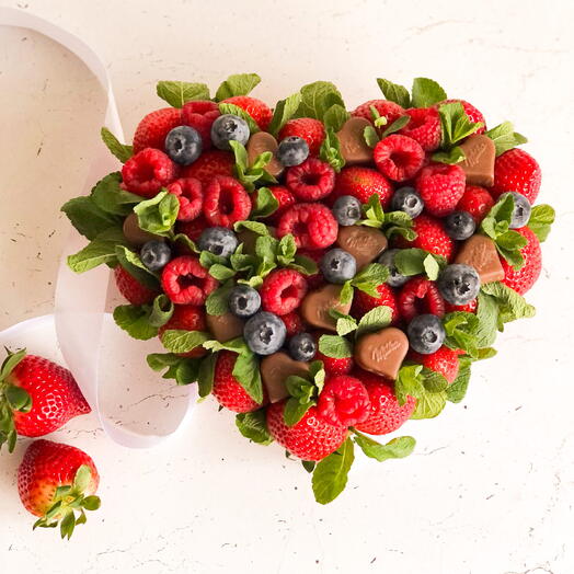 Berry bouquet in a box-heart "With love"